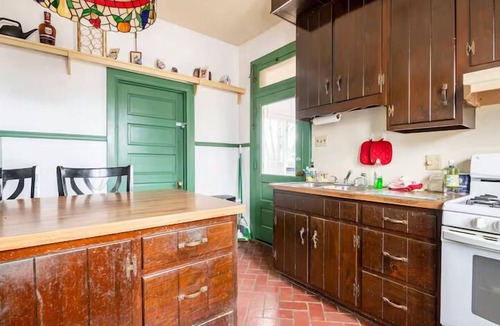 York House | Cozy Cape Cod Bungalow|King|Queen|WD|Full Kitchen|Wifi|Desk