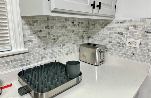 Skokie House | Cozy cape cod - Feels like home Skokie with WiFi and AC