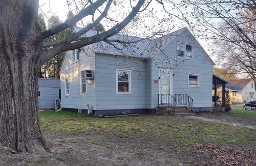 Massena House | Cozy cape cod home