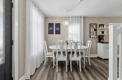 Lake Geneva House | Cozy Cape Cod in Lake Geneva - walking distance to Main St and Beach