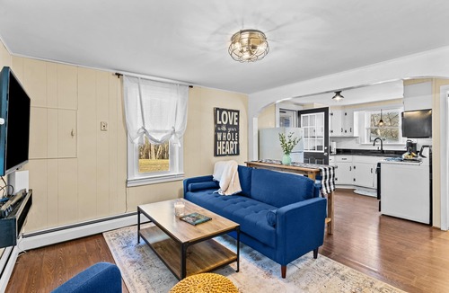 Smithfield House | Cozy Cape in Smithfield