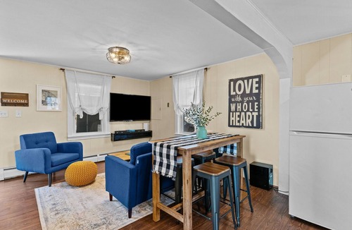 Smithfield House | Cozy Cape in Smithfield