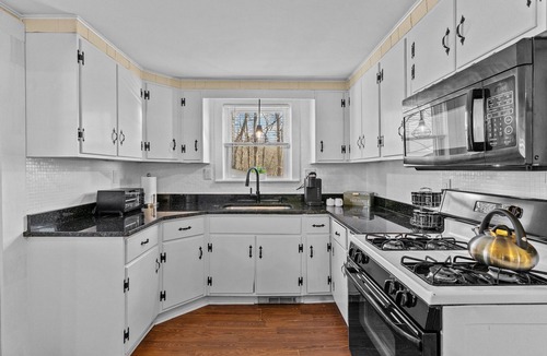 Smithfield House | Cozy Cape in Smithfield