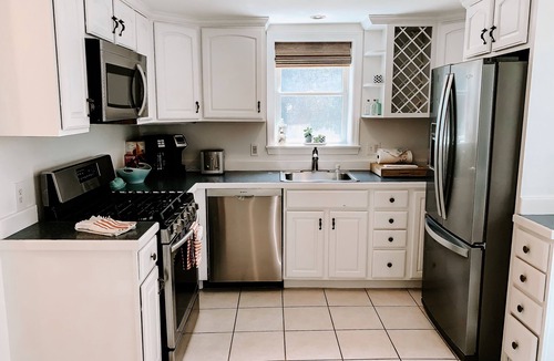 Dennis Port House | Cozy Cape Steps from 2 Beaches + Private Beach Deeded Access