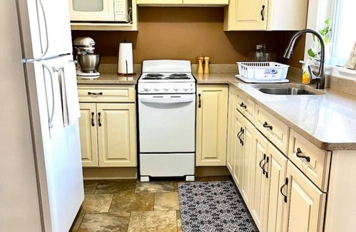 Eastport Apartment | Cozy Capen Cottage— easy access to downtown Eastport
