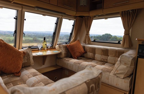 West Buckland RV Rental | Cozy caravan perfect for 2