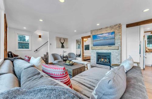 Tahoe City House | Cozy Carnelian Bay Vacation Rental with Lake Views