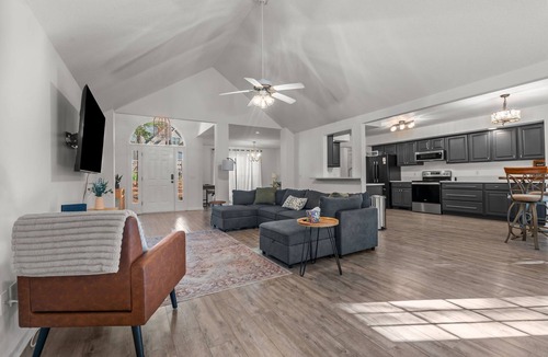 Olivia House | Cozy Carolina Trace 3BR w/Relaxing Golf Course Views - Deck & Fire Table