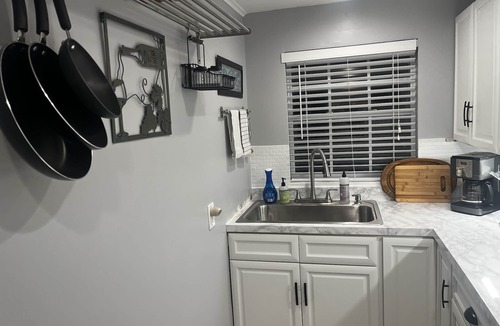 Tarpon Springs House | Cozy Carriage House on Spring Bayou