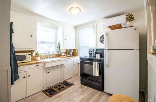 Tech Terrace Apartment | Cozy Casita - 1BR/1BA - Close to TTU