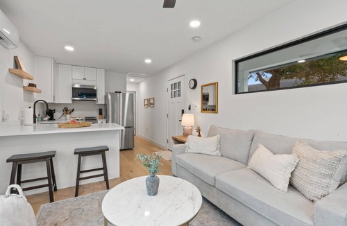Brushy Bend Park Cottage | Cozy Casita/Cottage on 3 acres in the middle of the city! Quiet and Relaxing.