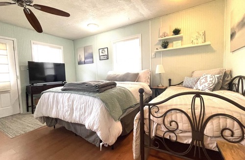 Cardinal Hills Cottage | Cozy Casita just minutes from Lakeway