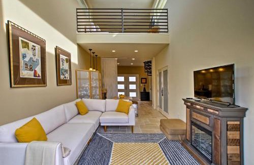 Carefree House | Cozy Casita w/Mtn View + Pool & Hot Tub Access