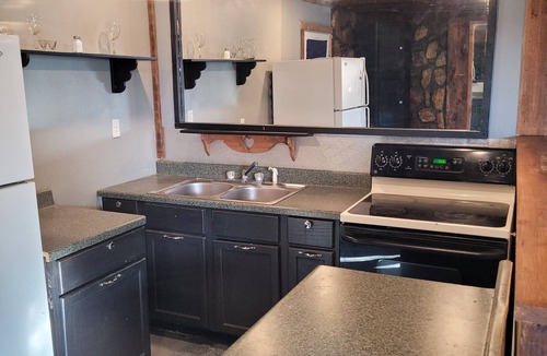 Clovis Apartment | Cozy casita with covered parking.