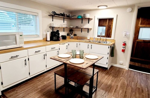 Mio House | Cozy Cass Cottage - 2 beds 1 bath