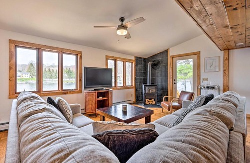 Hydeville House | Cozy Castleton Cabin with Fire Pit and Water Access!