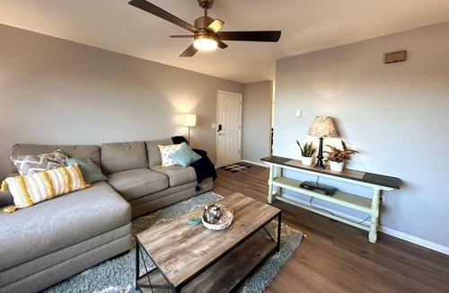 Casper Apartment | Cozy & Casual Country Condo