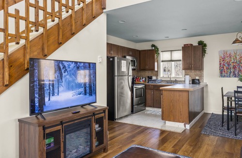 Jefferson Heights Cabin | Cozy Catskill Cabin w/10-minute Walk to Downtown Catskill