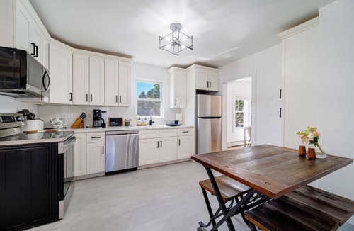 White Lake House | Cozy Catskills Chalet Fire Pit Covered Deck