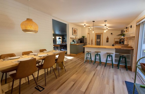 East Jewett House | Cozy Catskills Cabin on 15 Acres - Hot Tub Fire Pit Game Room