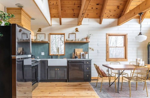 Roscoe Ski Chalet | Cozy Catskills Chalet