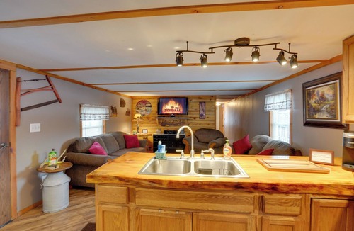 Oak Hill House | Cozy Catskills Home w/Pond on 2 Acres!