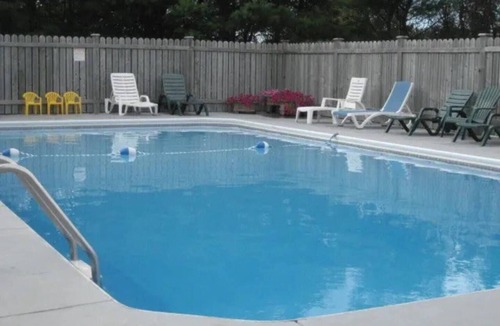 Cavendish Cottage | Cozy Cavendish cottage Silver Leaf (#10) with private hot tub!