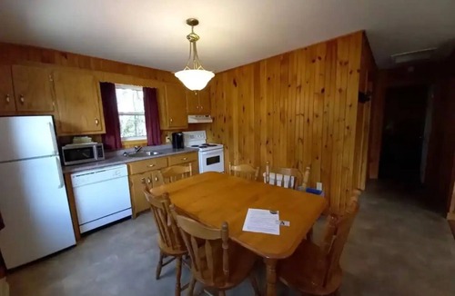 Cavendish Cottage | Cozy Cavendish cottage Manitou (#9) with private hot tub!