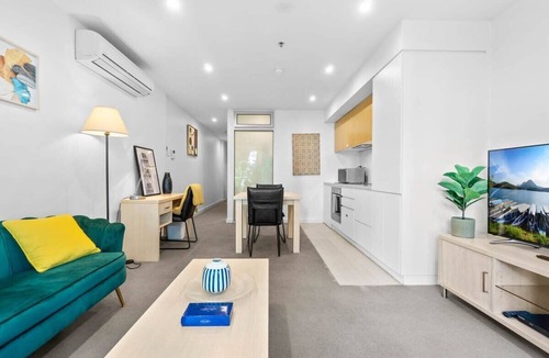 Adelaide Central Business District Apartment | Cozy CBD 1BR Apt - Walkable & Central Spot