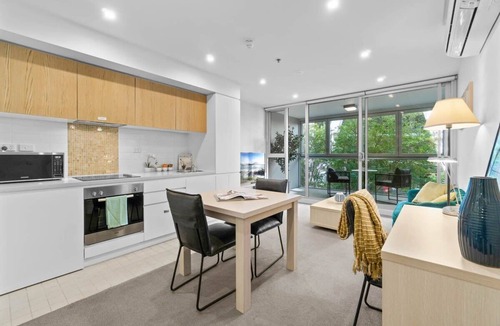 Adelaide Central Business District Apartment | Cozy CBD 1BR Apt - Walkable & Central Spot