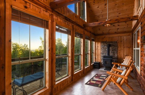 Sand Gap Cabin | Cozy Cedar Lodge surrounded by Ozark National Forest with great views!