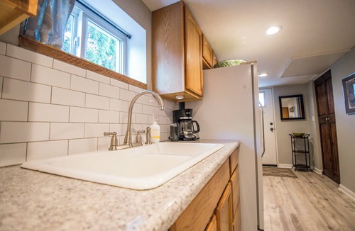 Central Area Apartment | Cozy Cellar Retreat in 1900's Bungalow