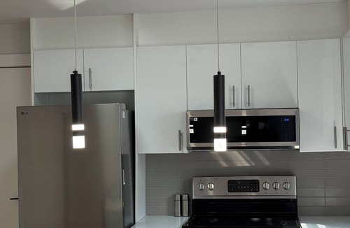 Vanier Condo | Cozy Central 2 bedroom Flat with free parking