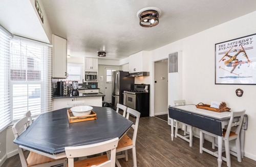 South Lake Tahoe House | Cozy Central 4 BR Cabin, with Game Loft, Spa, Walk to the Lake, Eateries, Ski!