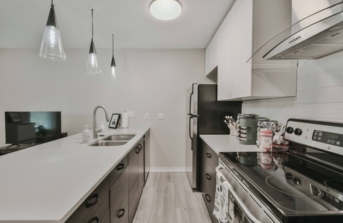 Greater South River City Condo | Cozy Central Austin Getaway, Pool, Wi-Fi, Free Parking, Near Downtown, So Co.
