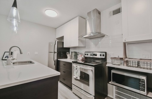 Greater South River City Condo | Cozy Central Austin Getaway, Pool, Wi-Fi, Free Parking, Near Downtown, So Co.