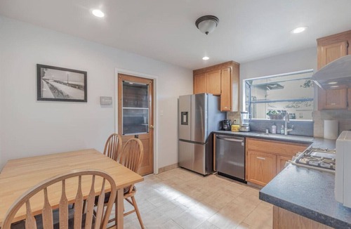 Santa Clara House | Cozy, central Santa Clara escape