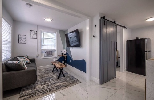 Lake Worth Apartment | COZY CENTRALLY LOCATED HOME