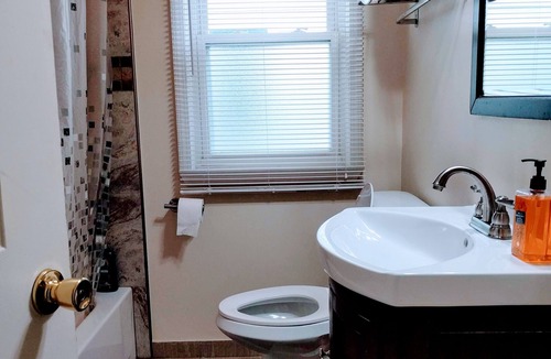 Oak Park House | Cozy Centrally Located Home!