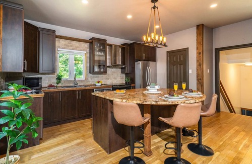 Grenville-sur-la-Rouge Cottage | Cozy chalet with Pool and Spa