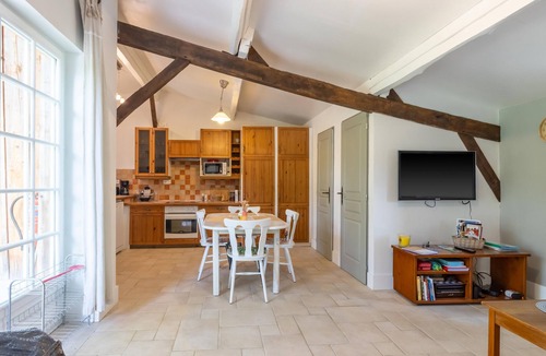 Saint-Cernin-de-lHerm Ski Chalet | Cozy Chalet in Saint-Cernin-de-l'Herm – Nature, Shared Pool & Relaxing Stay for 4 Guests