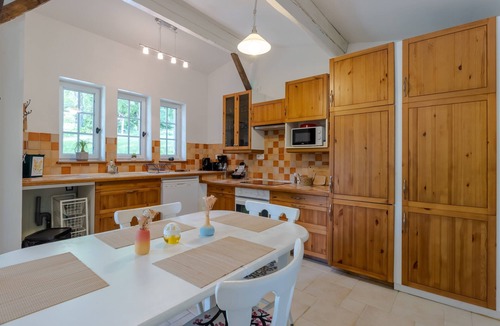 Saint-Cernin-de-lHerm Ski Chalet | Cozy Chalet in Saint-Cernin-de-l'Herm – Nature, Shared Pool & Relaxing Stay for 4 Guests