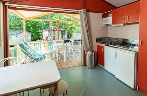 Beaumont-du-Perigord Ski Chalet | Cozy chalet with terrace for 6 people