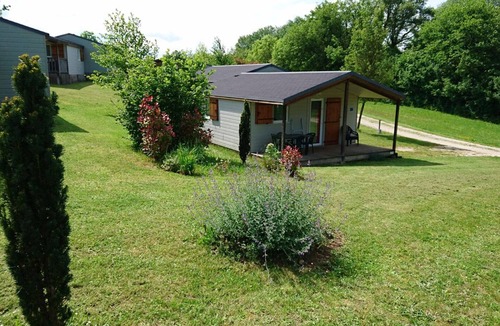 Chemille-sur-Indrois Ski Chalet | Cozy Chalet for 4 with Terrace
