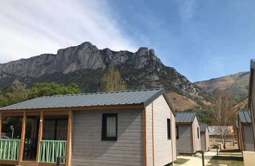 Les Cabannes Ski Chalet | Cozy chalet for 4 with terrace