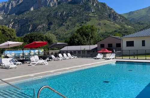Les Cabannes Ski Chalet | Cozy chalet for 4 with terrace