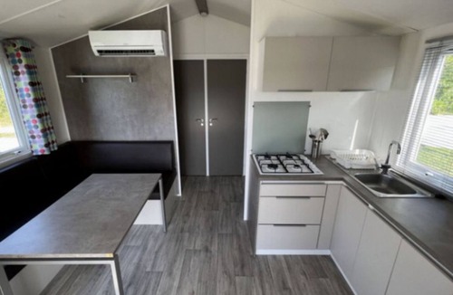 Saint-Vincent-de-Lamontjoie Ski Chalet | Cozy Chalet for 4 with Terrace