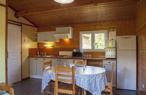 Naucelle Ski Chalet | Cozy chalet for 5 people with terrace, pond view
