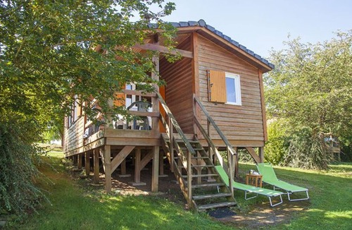 Naucelle Ski Chalet | Cozy chalet for 5 people with terrace, pond view