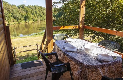 Naucelle Ski Chalet | Cozy chalet for 5 people with terrace, pond view